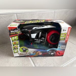 Maisto Tech Cyklone 360 Police Remote Control Stunt Motorcycle RC Toy New in Box